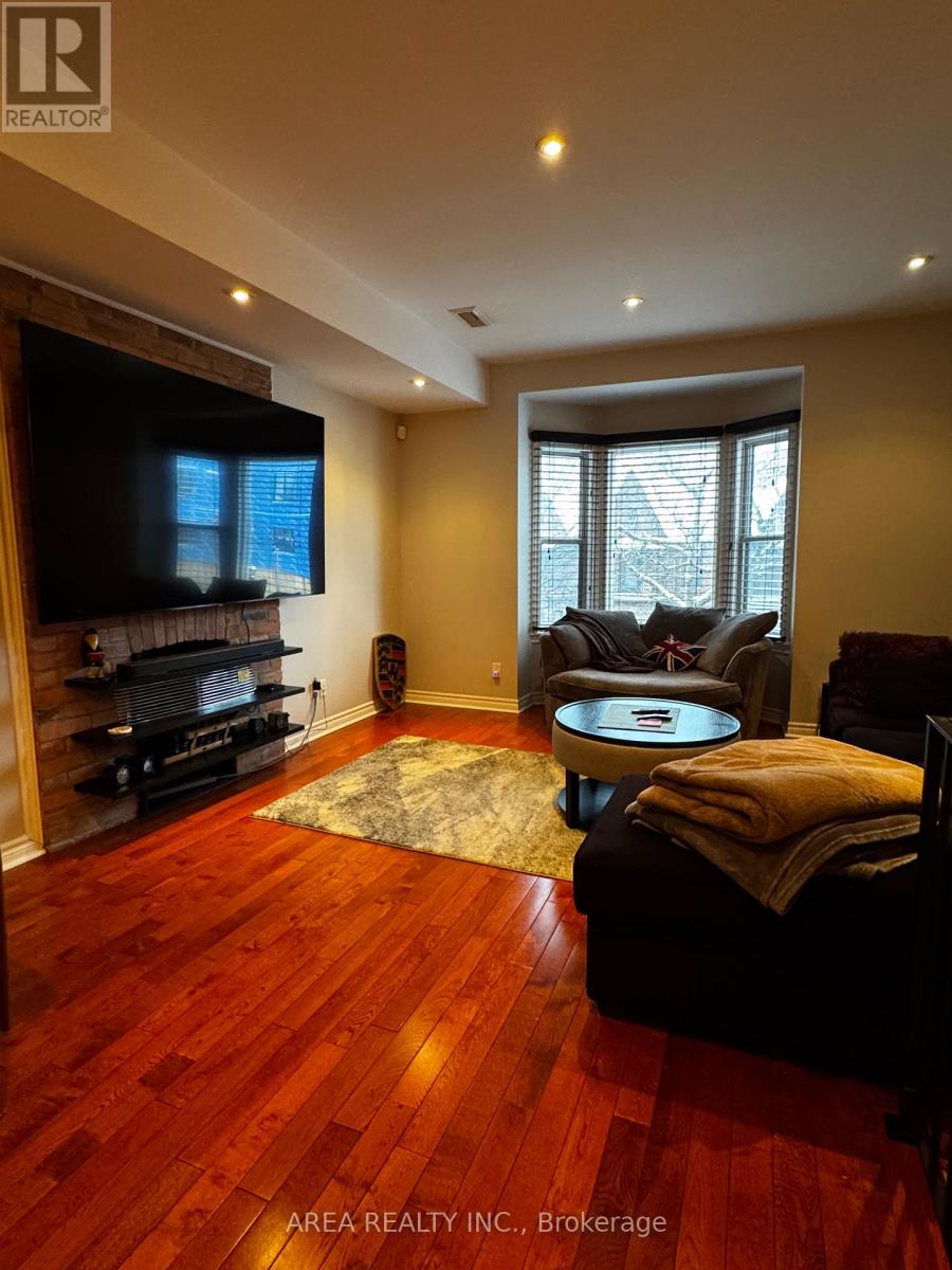 538 Parliament Street, Toronto, Ontario  M4X 1P6 - Photo 4 - C12139784