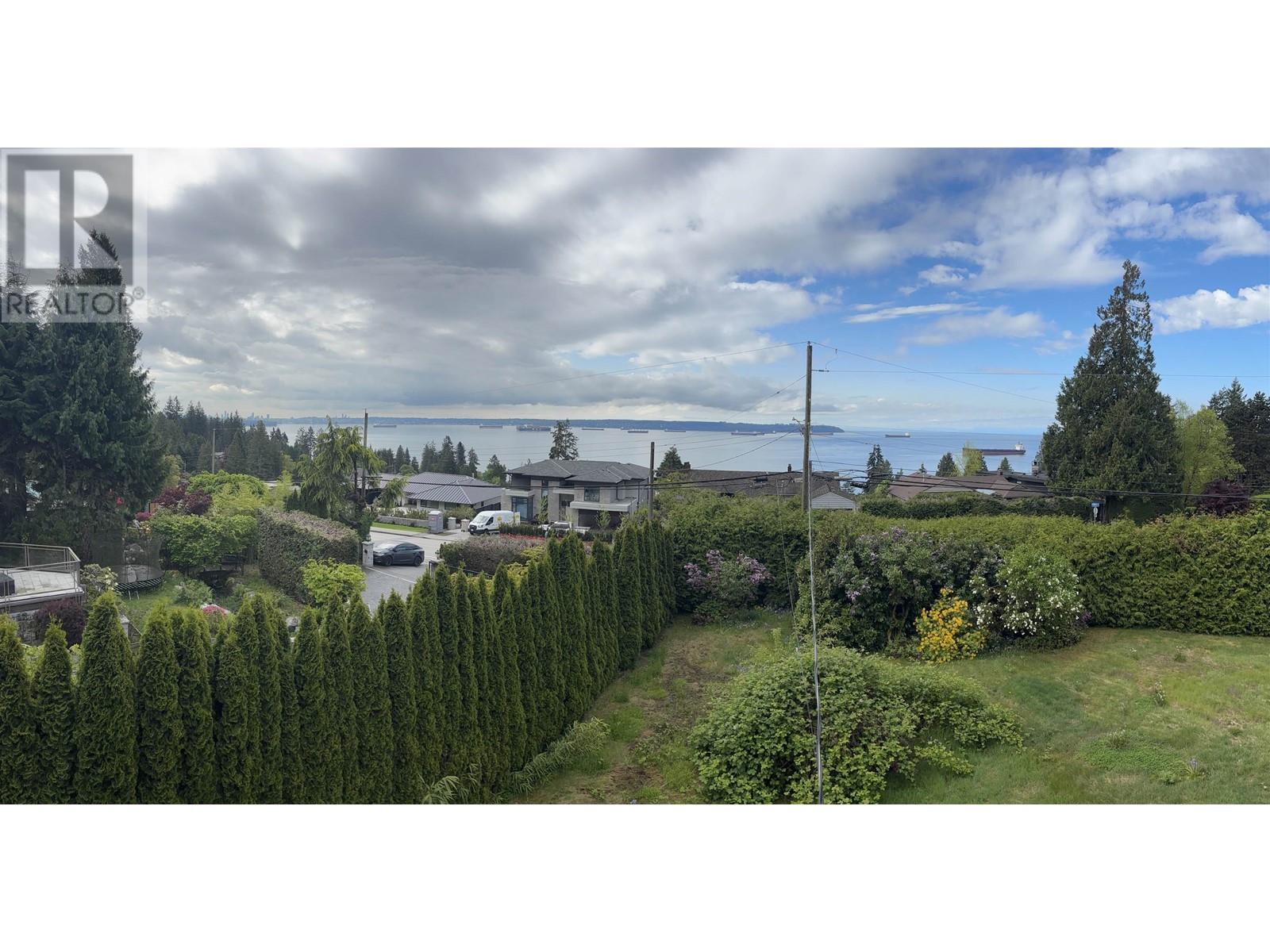 3204 THOMPSON CRESCENT, West Vancouver, British Columbia