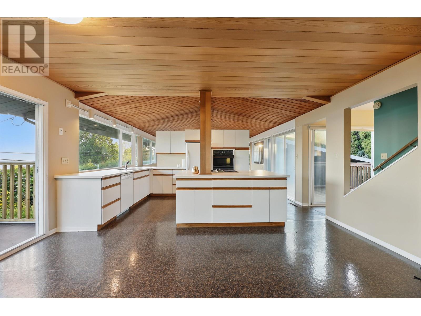 Property at 3204 THOMPSON CRESCENT image 3