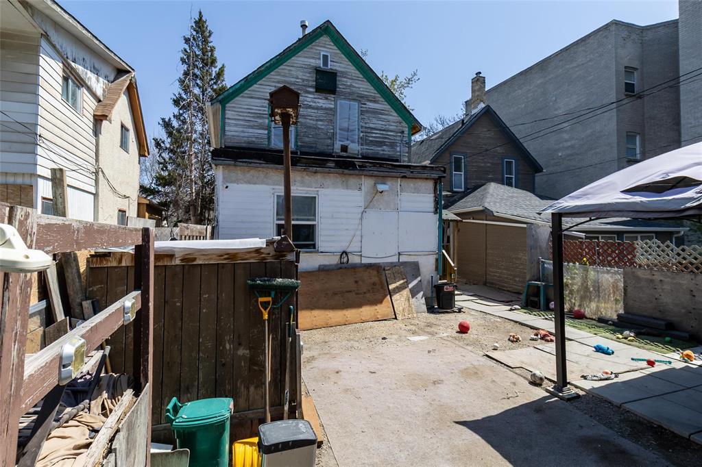 692 Toronto Street, Winnipeg, Manitoba  R3E 1Z5 - Photo 2 - 202510461