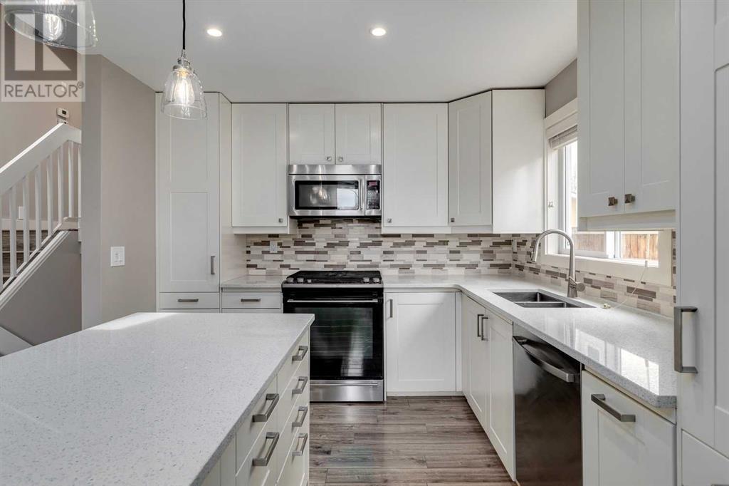 27 Woodglen Way Sw, Calgary, Alberta  t2w 4w8 - Photo 4 - A2219860