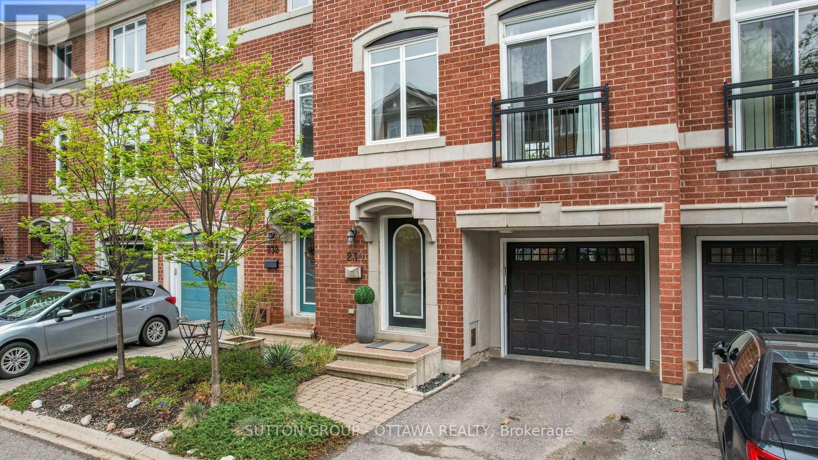 Property at 230 WEST VILLAGE PRIVATE image 2