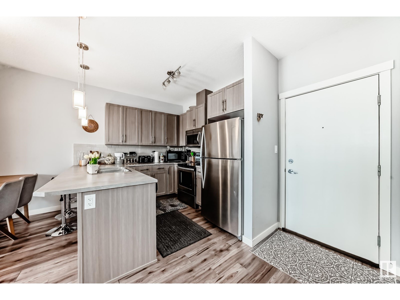 Property at #208 812 Welsh DR SW image 5