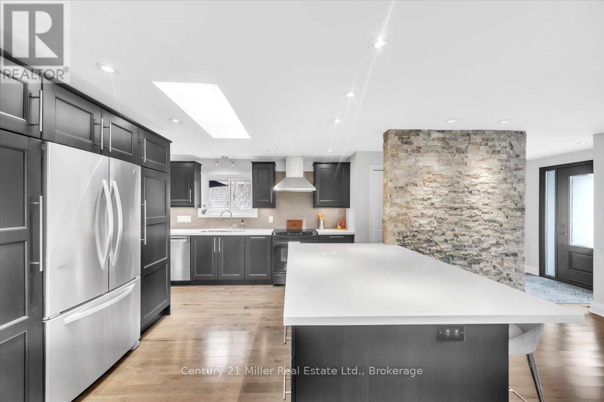 2301 Devon Road, Oakville, Ontario  L6J 5R2 - Photo 13 - W12132744