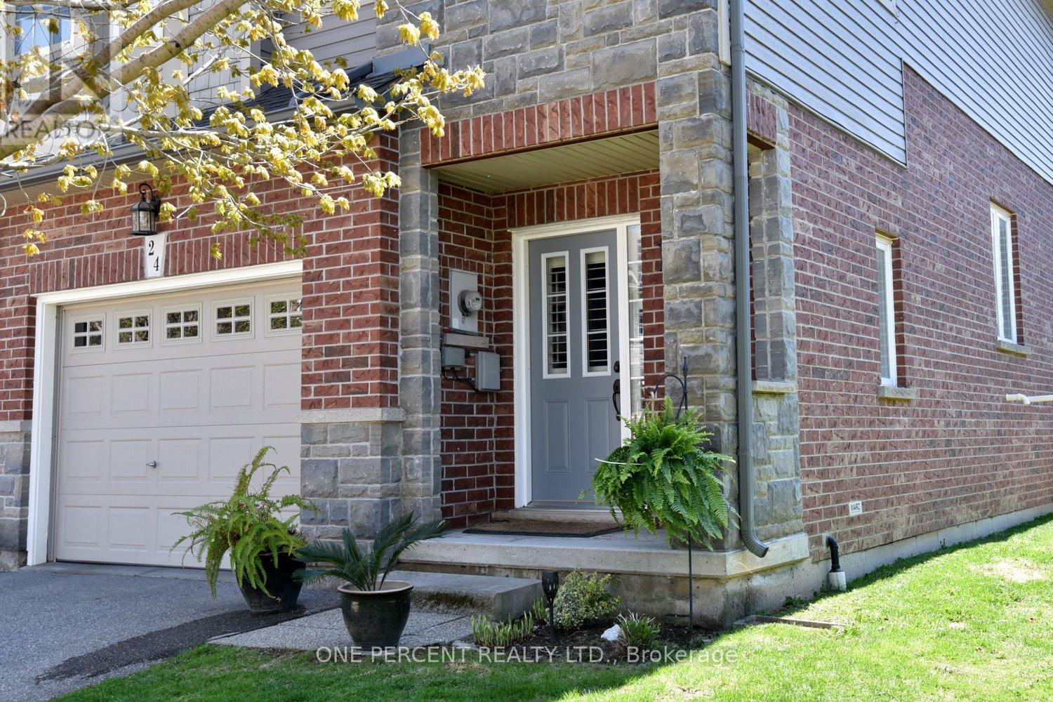 24 - 40 Dartmouth Gate, Hamilton, Ontario  L8E 0C4 - Photo 3 - X12139820