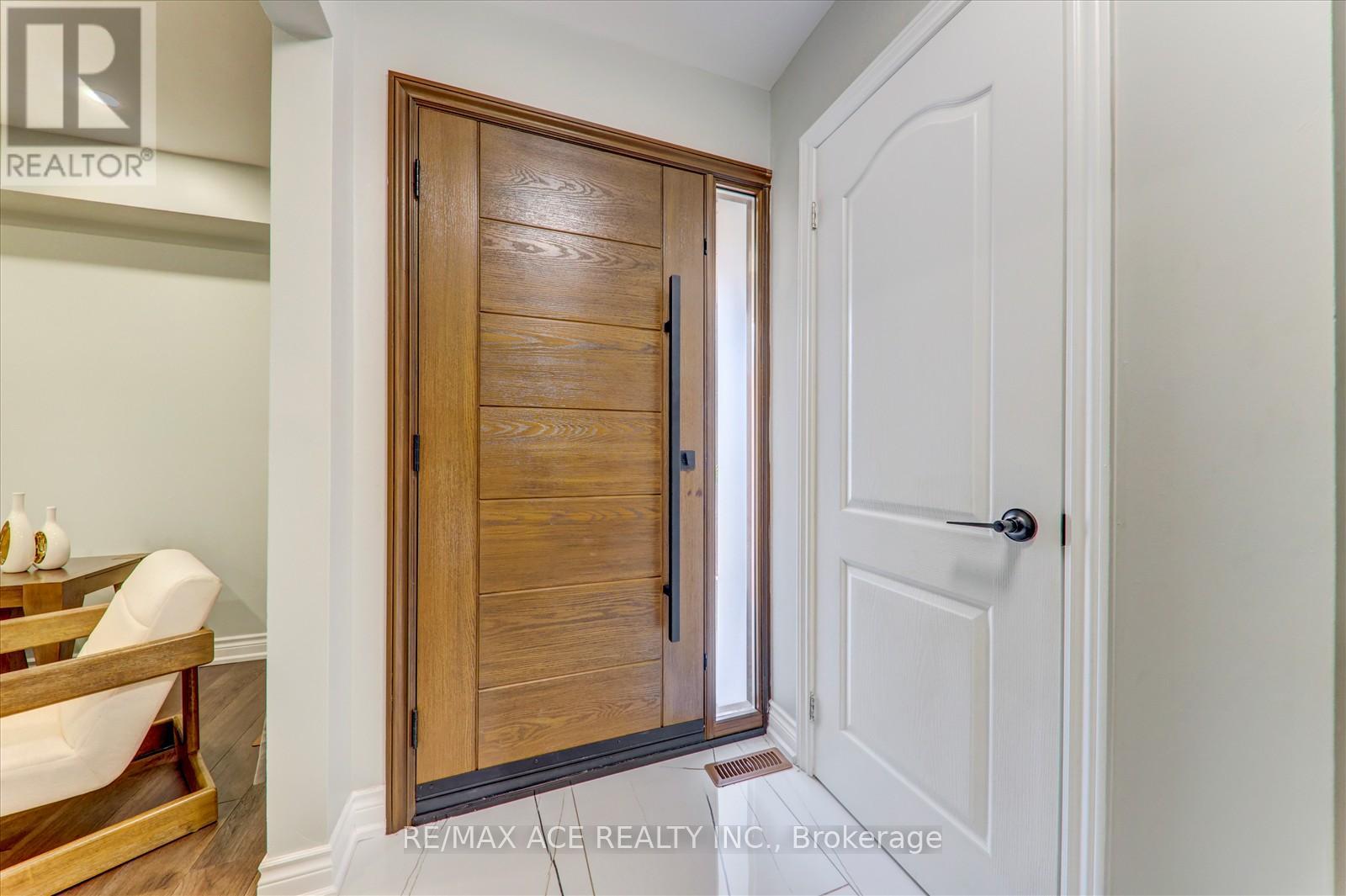 174 Anthony Lane, Vaughan, Ontario  L4K 3K6 - Photo 6 - N12138505