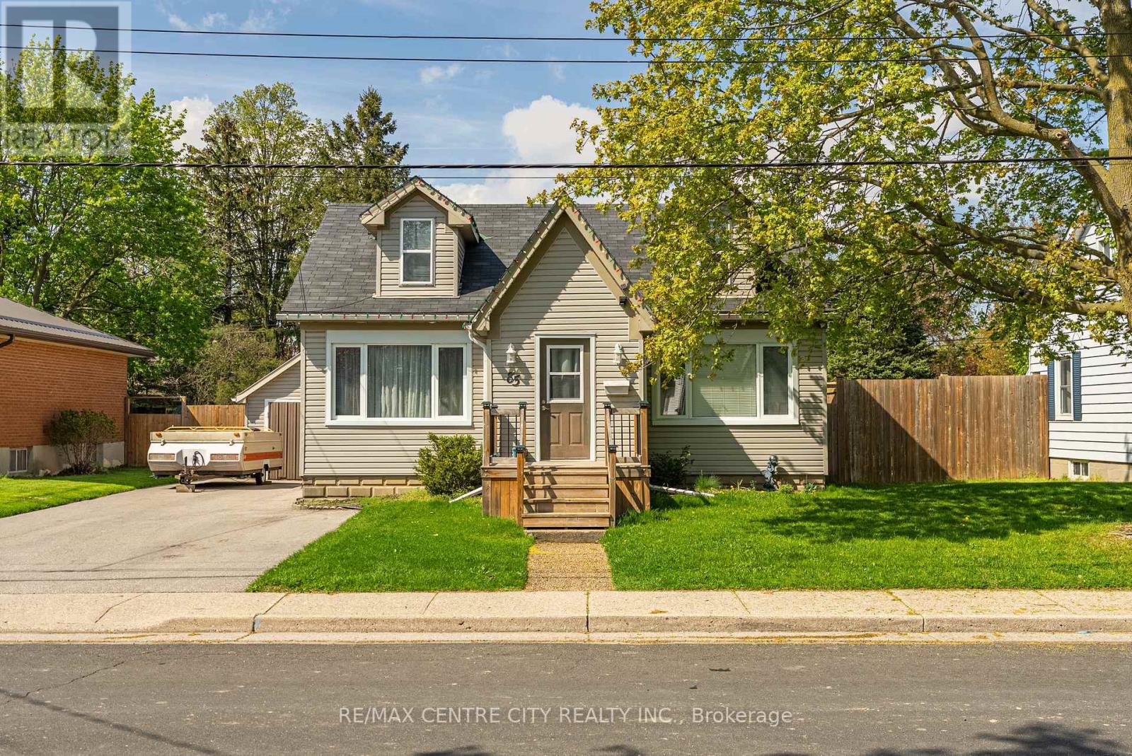 85 Pine Street E