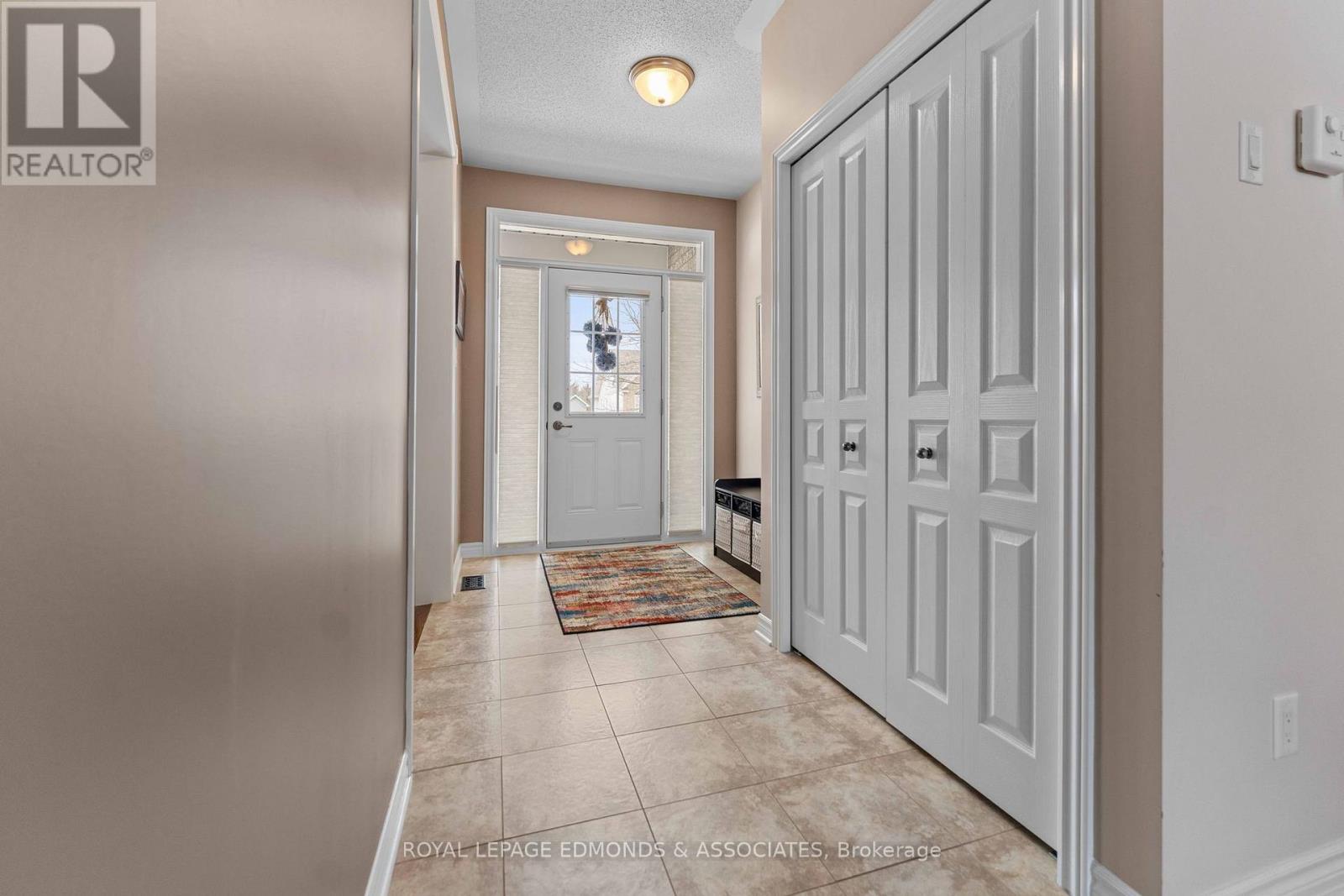 31 Bedard Boulevard, Petawawa, Ontario  K8H 0B7 - Photo 6 - X12061037