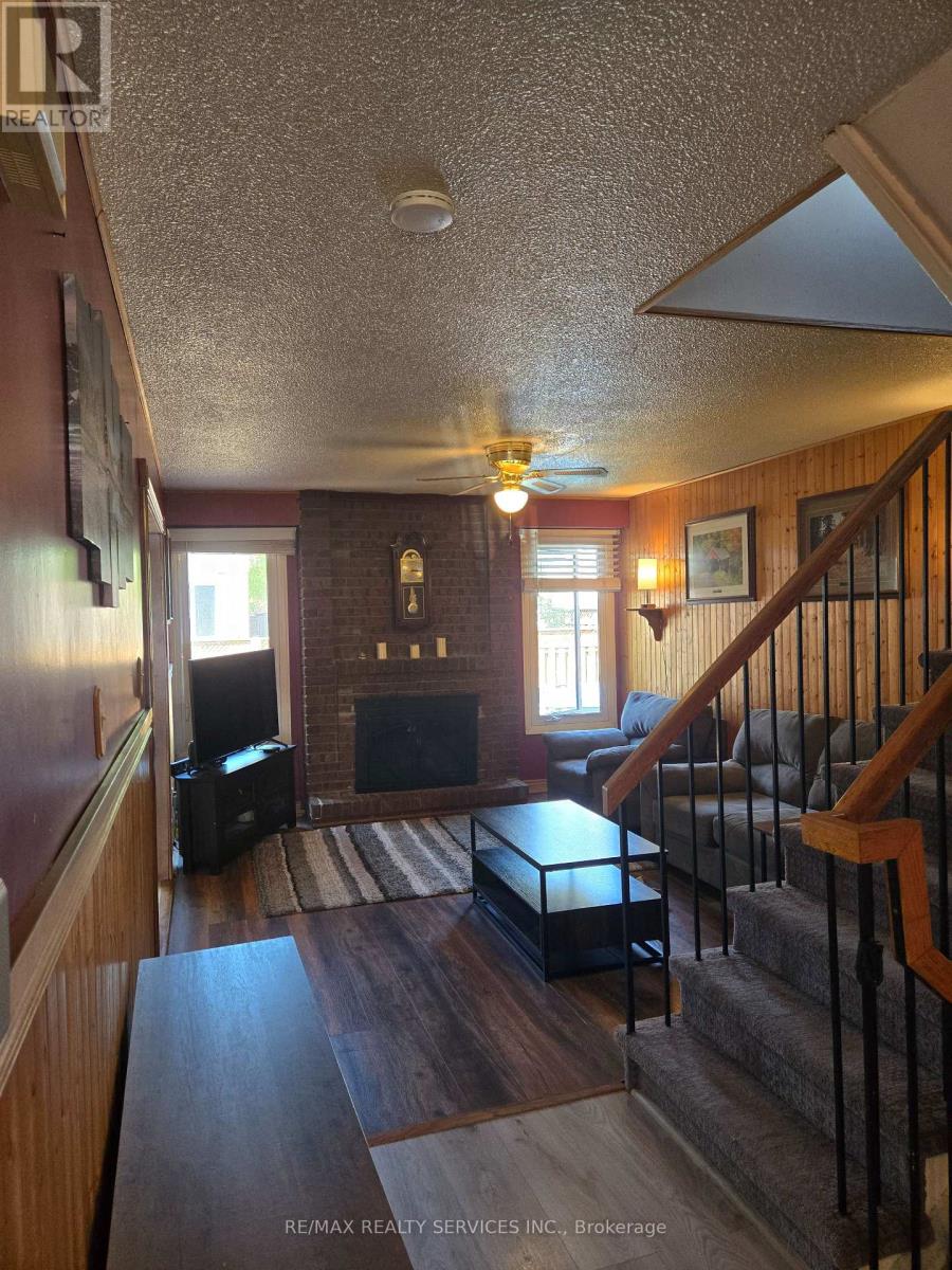 38 Omega Square, Brampton, Ontario  L6Z 1K5 - Photo 6 - W12136456