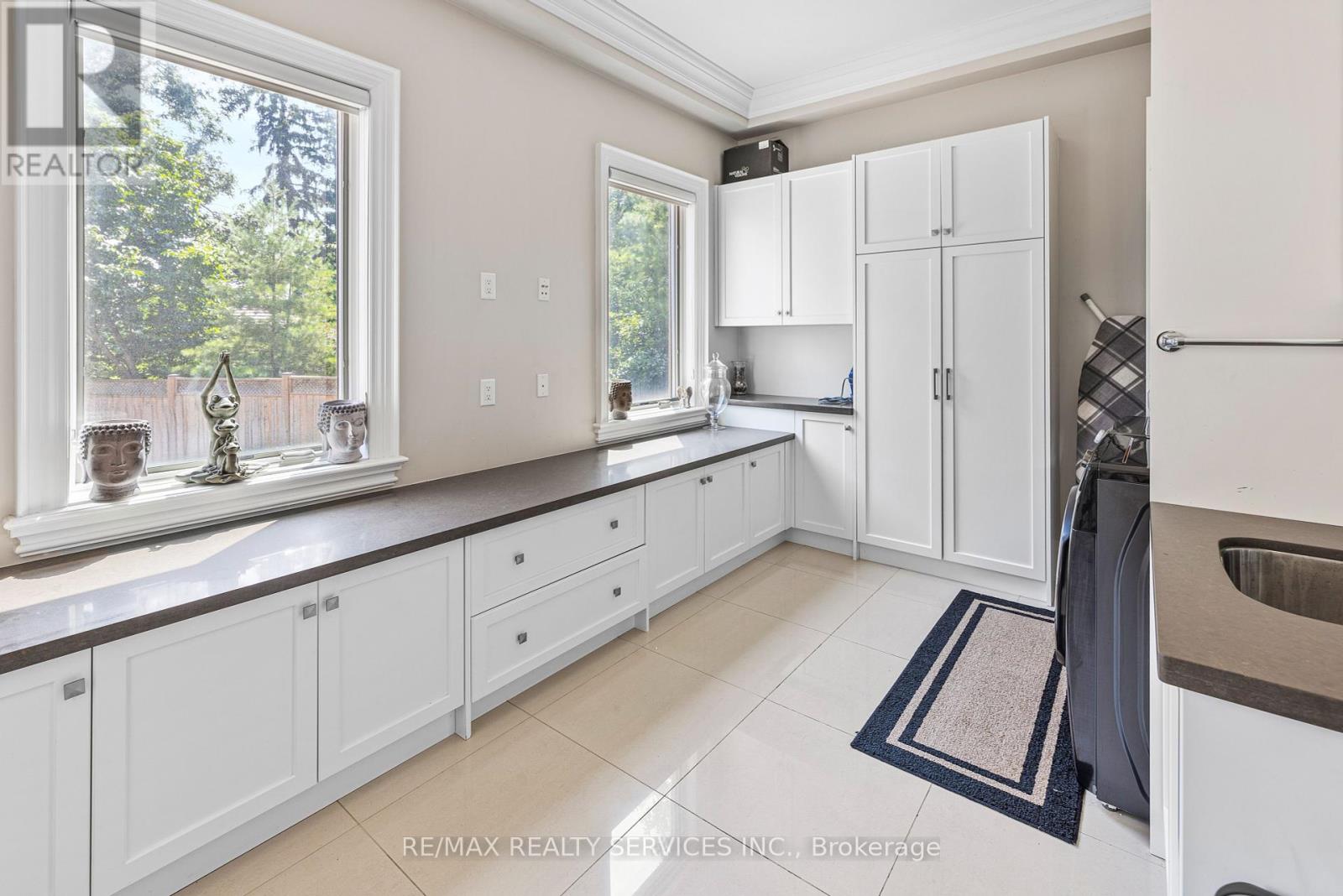 2454 Mississauga Road, Mississauga, Ontario  L5H 2L5 - Photo 15 - W12139835