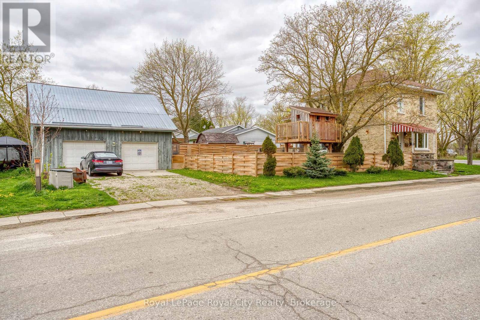 15 Catherine Street N, Mapleton, Ontario  N0G 2K0 - Photo 2 - X12137433