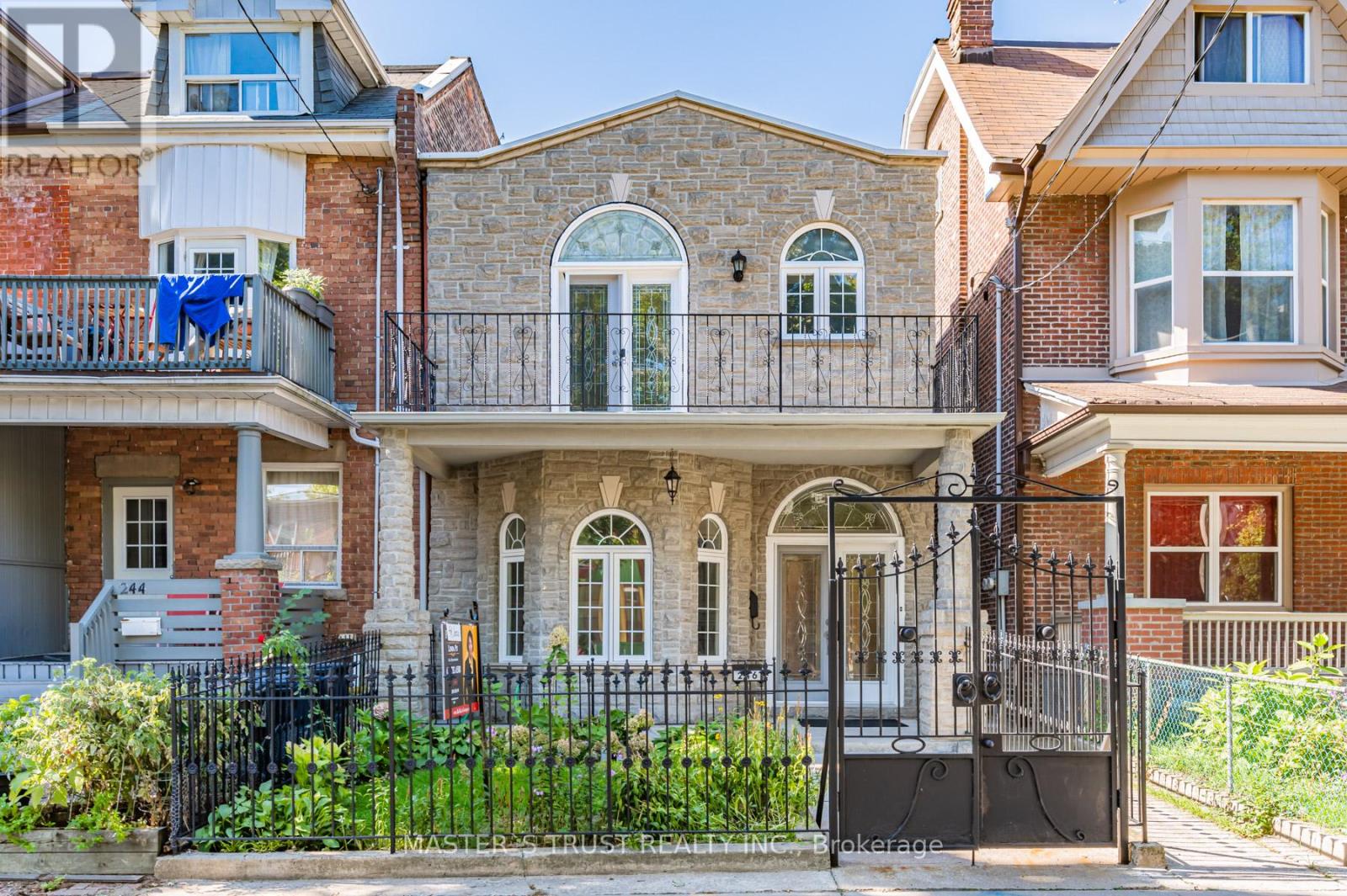 Main Floor - 246 Major Street, Toronto, Ontario  M5S 2L6 - Photo 1 - C12139854