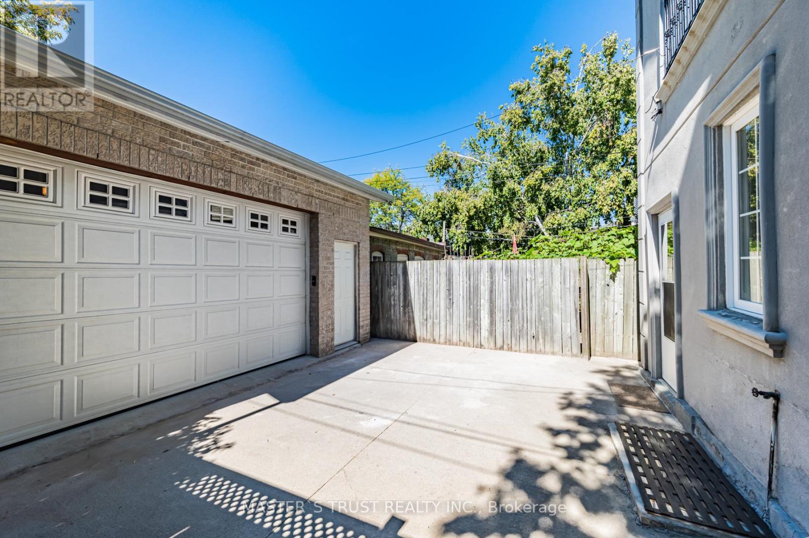 Main Floor - 246 Major Street, Toronto, Ontario  M5S 2L6 - Photo 24 - C12139854