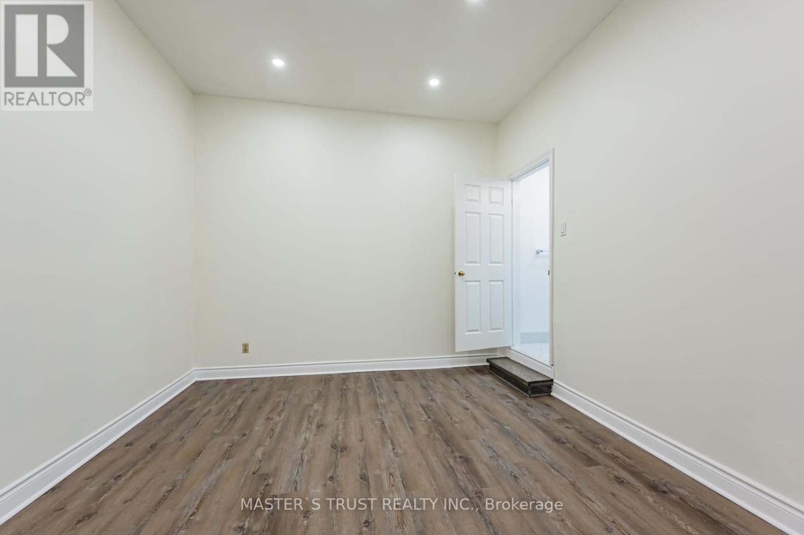 Main Floor - 246 Major Street, Toronto, Ontario  M5S 2L6 - Photo 8 - C12139854