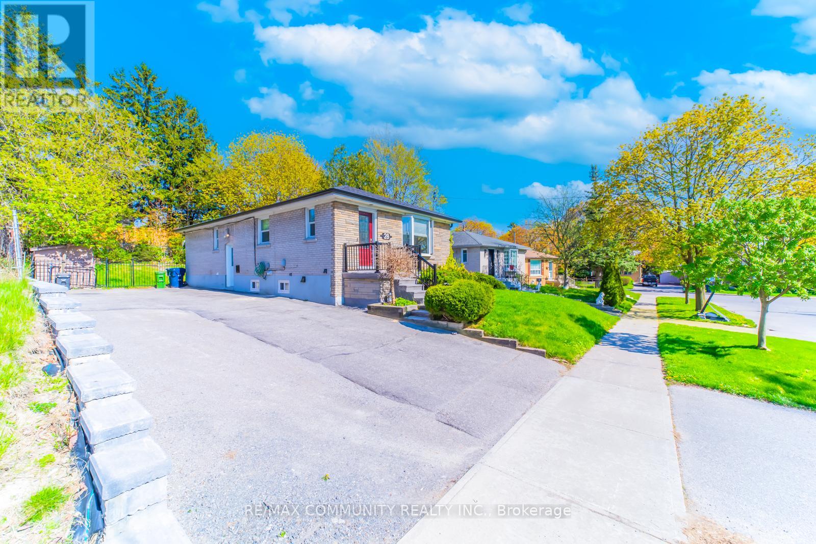 MAIN - 28 BENHUR CRESCENT, Toronto, Ontario