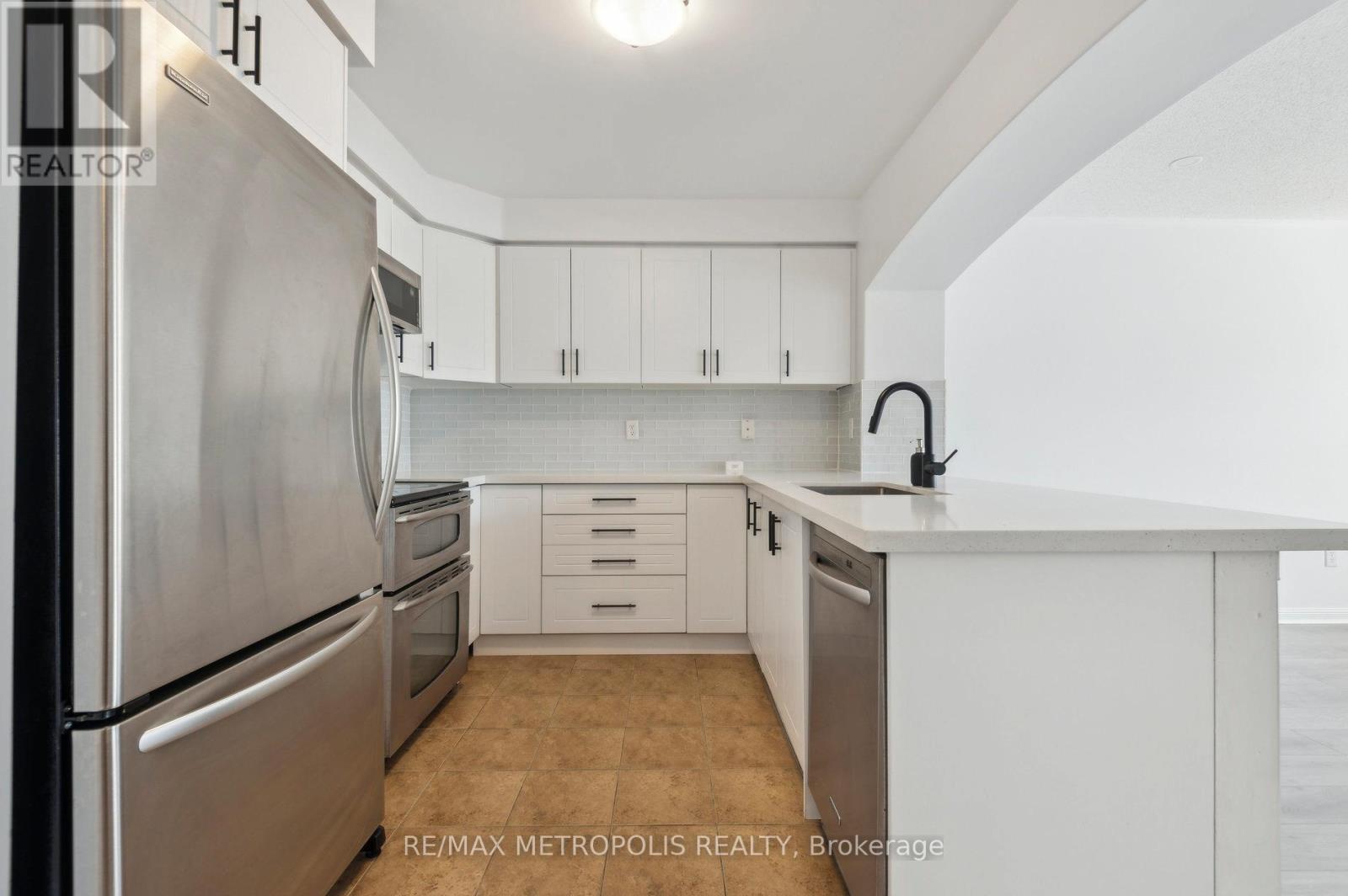 54 Howe Avenue, Toronto, Ontario  M1L 0C5 - Photo 11 - E12139892