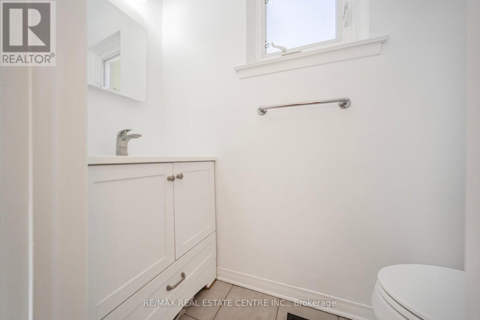 60 Chipwood Crescent, Brampton, Ontario  L6V 2E5 - Photo 10 - W12139876