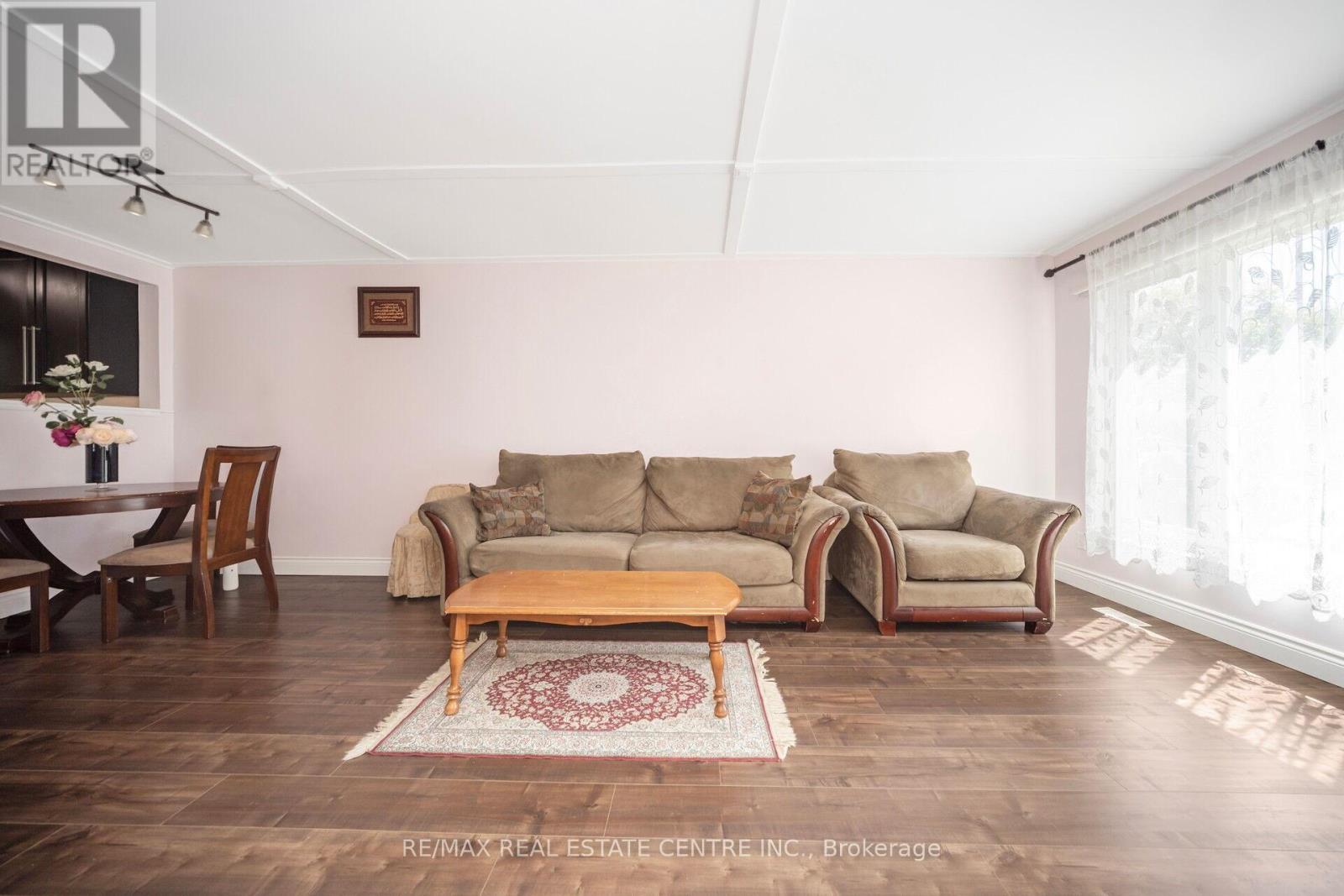60 Chipwood Crescent, Brampton, Ontario  L6V 2E5 - Photo 13 - W12139876