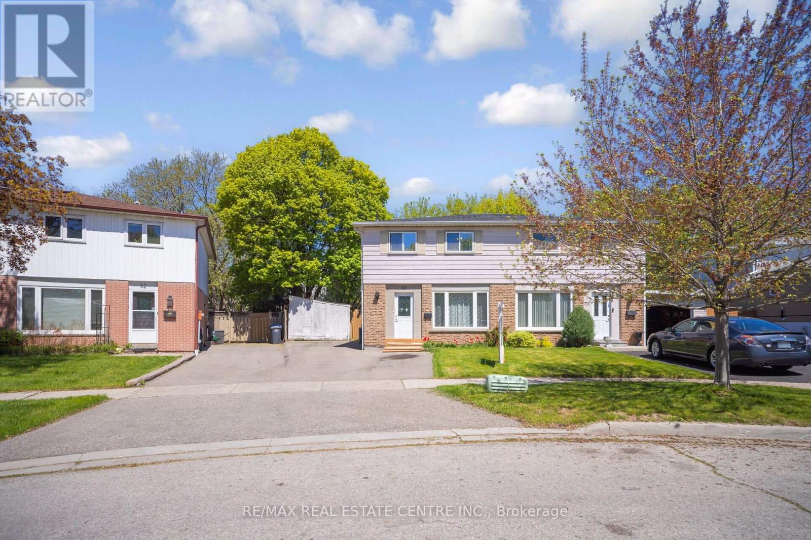 60 Chipwood Crescent, Brampton, Ontario  L6V 2E5 - Photo 2 - W12139876
