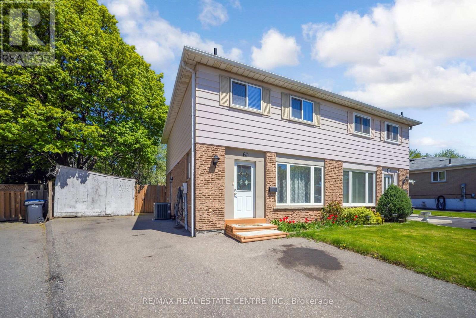 60 Chipwood Crescent, Brampton, Ontario  L6V 2E5 - Photo 3 - W12139876