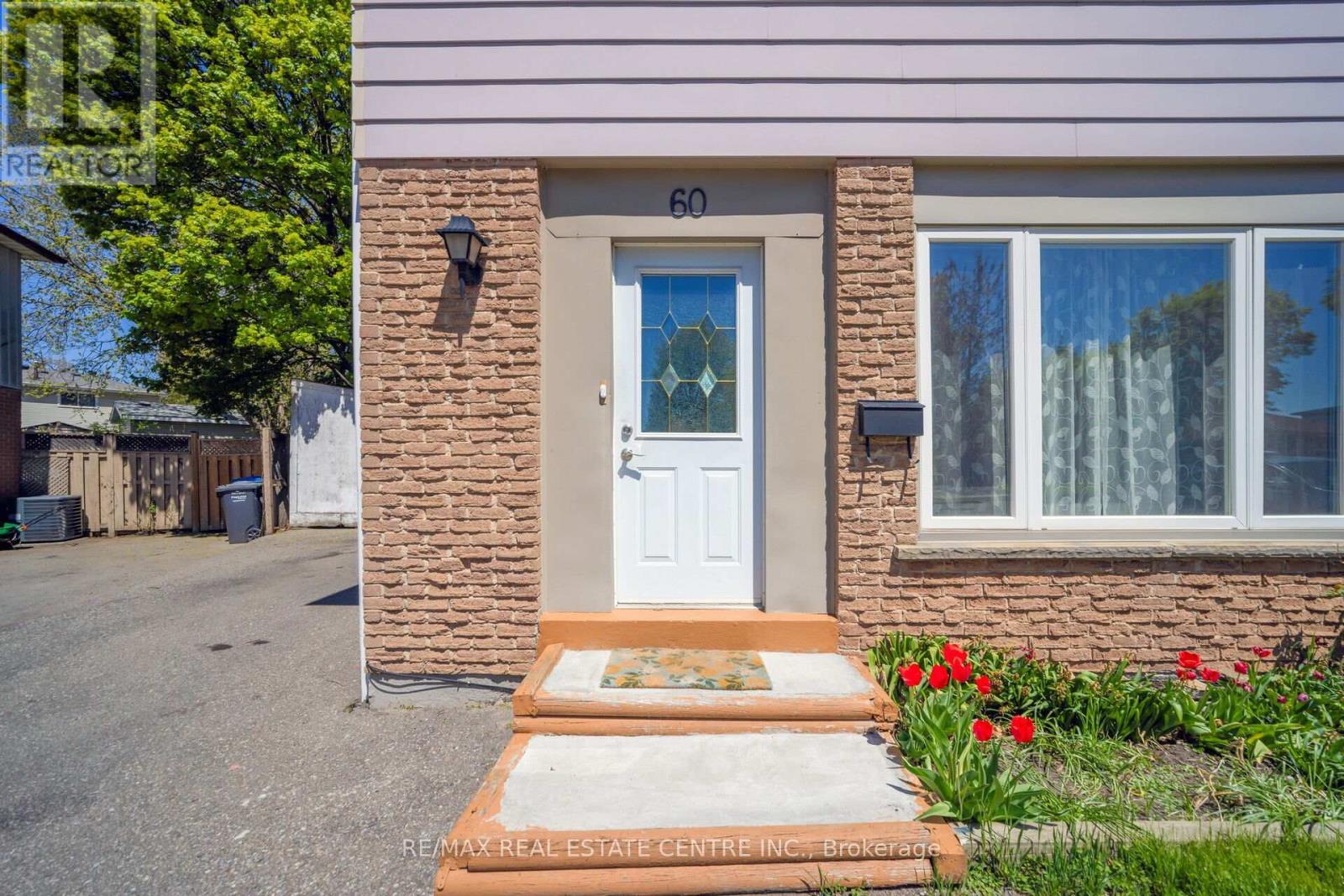 60 Chipwood Crescent, Brampton, Ontario  L6V 2E5 - Photo 7 - W12139876