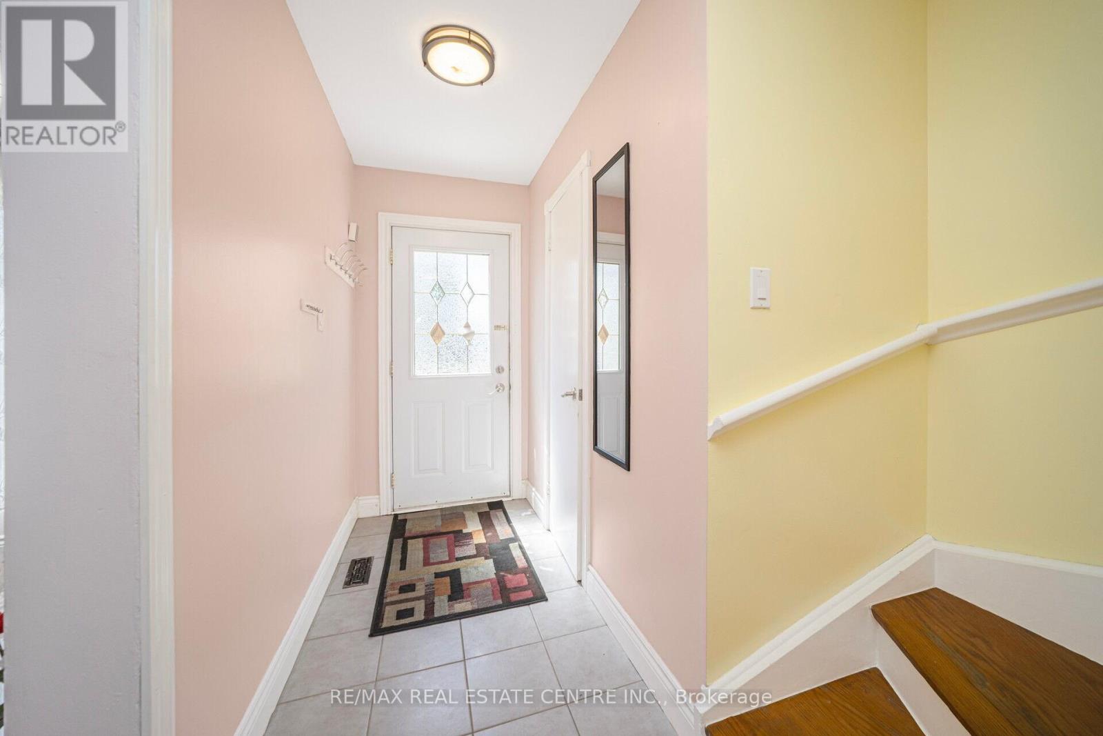 60 Chipwood Crescent, Brampton, Ontario  L6V 2E5 - Photo 9 - W12139876