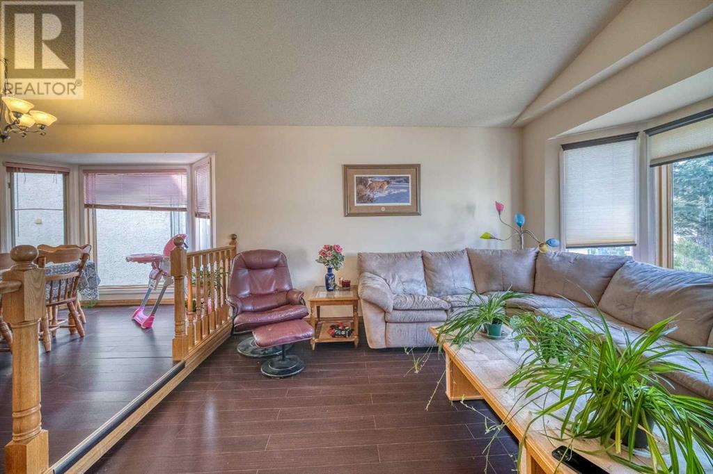 Property at 40 Edgeridge Way NW image 5