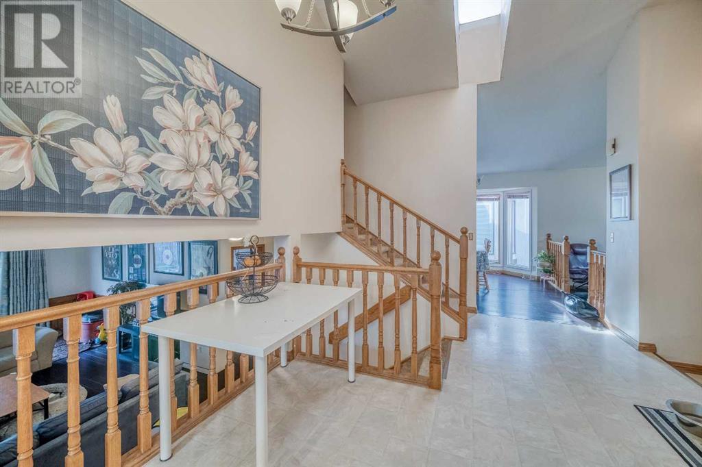 40 Edgeridge Way Nw, Calgary, Alberta  T3H 4H4 - Photo 9 - A2219731
