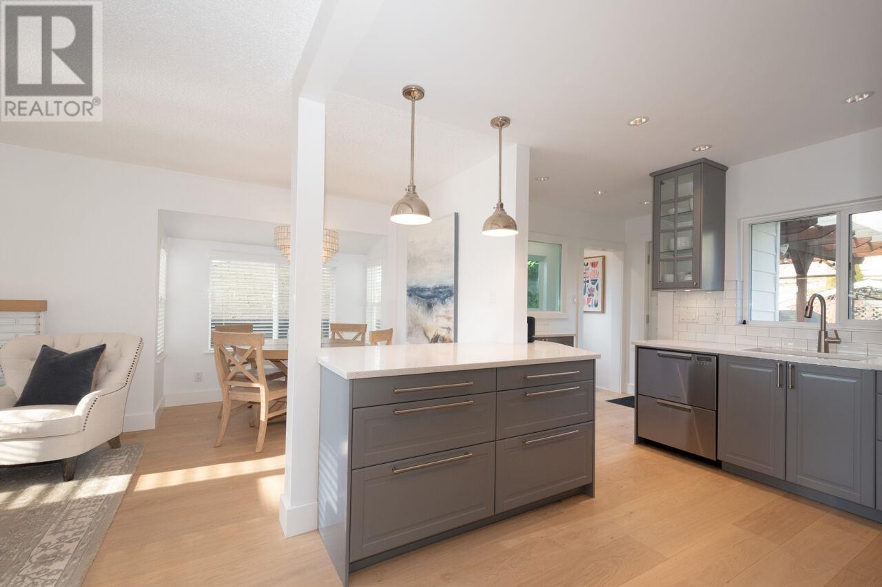 416 W 26th Street, North Vancouver, British Columbia  V7N 2G8 - Photo 12 - R3001139
