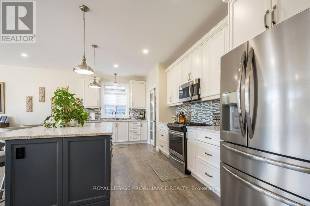 54 Stonecrest Boulevard, Quinte West, Ontario  K8R 0A4 - Photo 7 - X11979370
