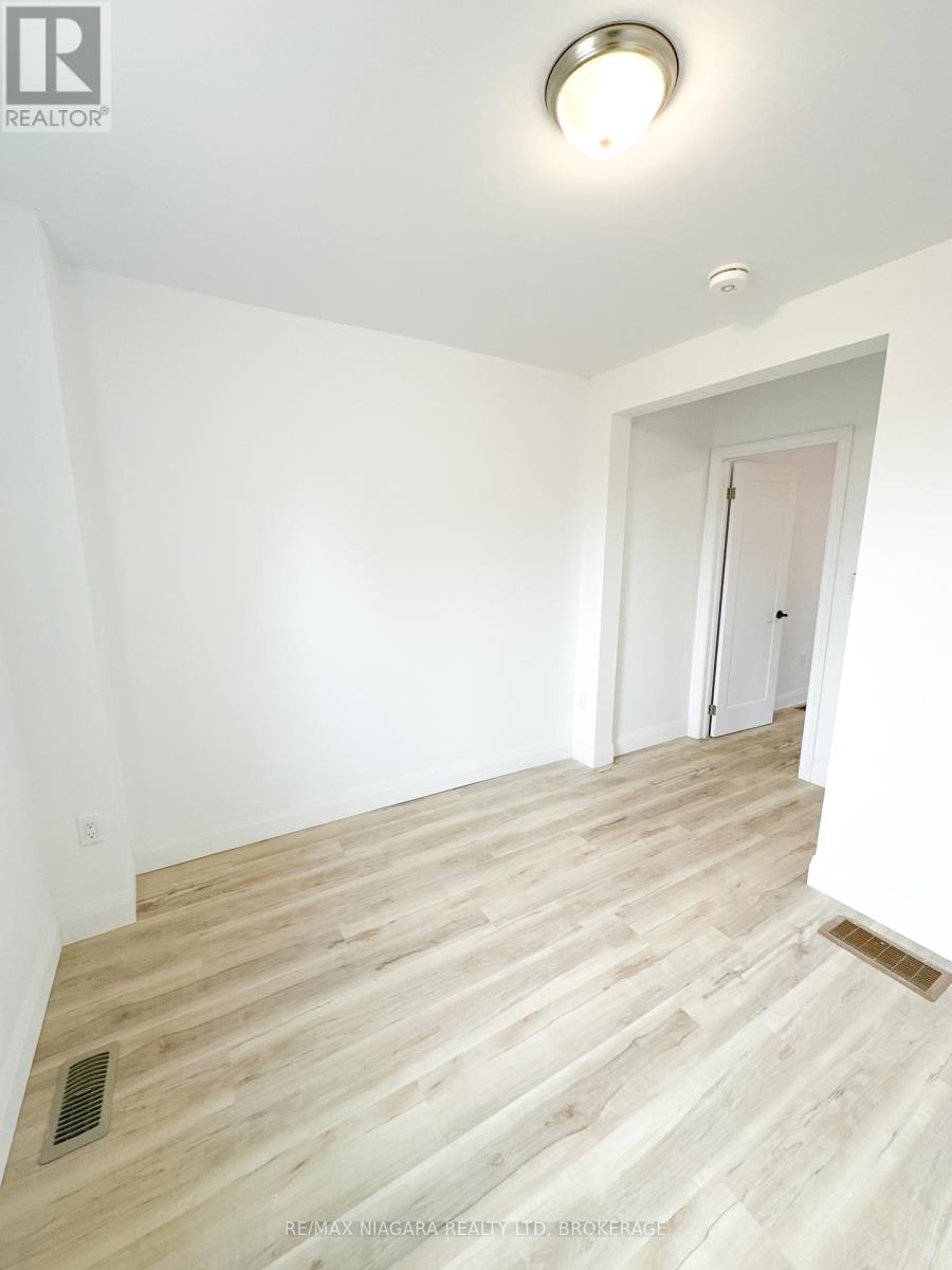 233 Pelham Road, St. Catharines (Western Hill), Ontario  L2S 1W8 - Photo 19 - X12139909
