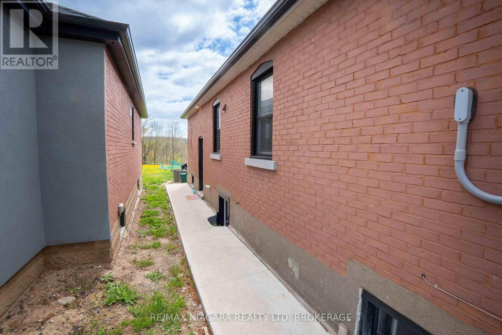 233 Pelham Road, St. Catharines, Ontario  L2S 1W8 - Photo 25 - X12139909