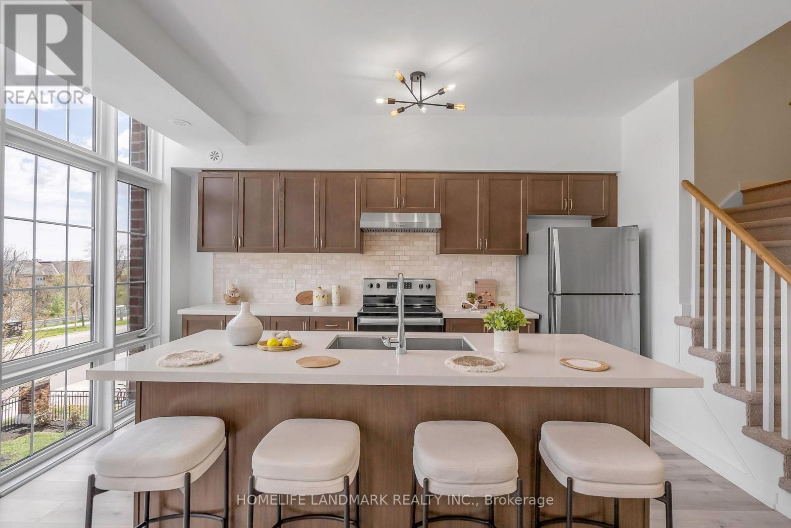 417 - 1 Whitaker Way, Whitchurch-Stouffville (Stouffville), Ontario  L4A 4T4 - Photo 8 - N12139914