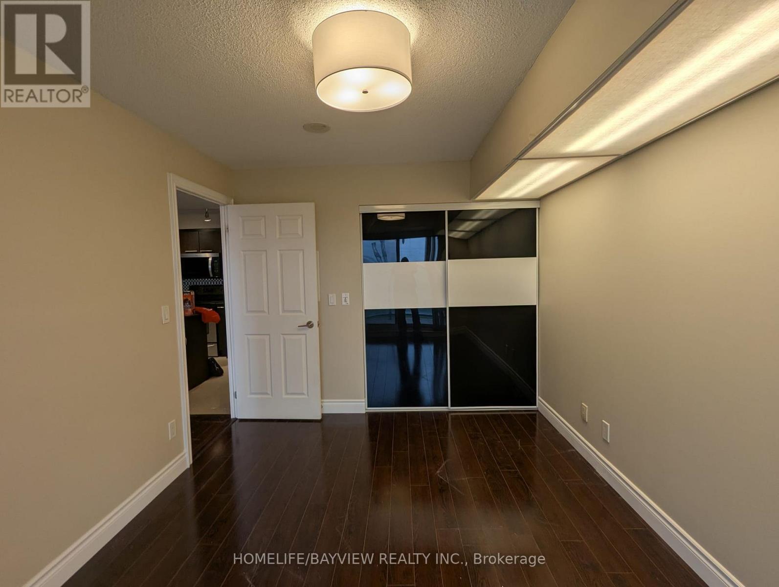 211 - 37 Galleria Parkway, Markham, Ontario  L3T 0A5 - Photo 14 - N12139931