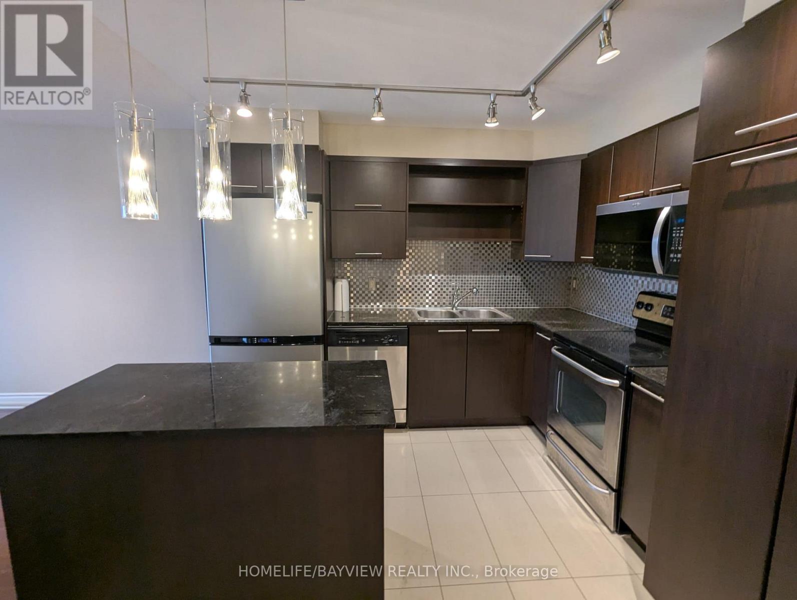 211 - 37 Galleria Parkway, Markham, Ontario  L3T 0A5 - Photo 2 - N12139931