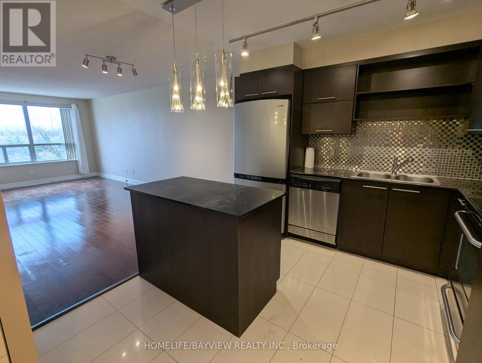 211 - 37 Galleria Parkway, Markham, Ontario  L3T 0A5 - Photo 4 - N12139931