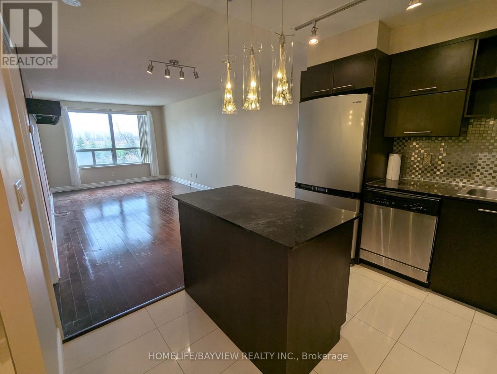 211 - 37 Galleria Parkway, Markham, Ontario  L3T 0A5 - Photo 5 - N12139931