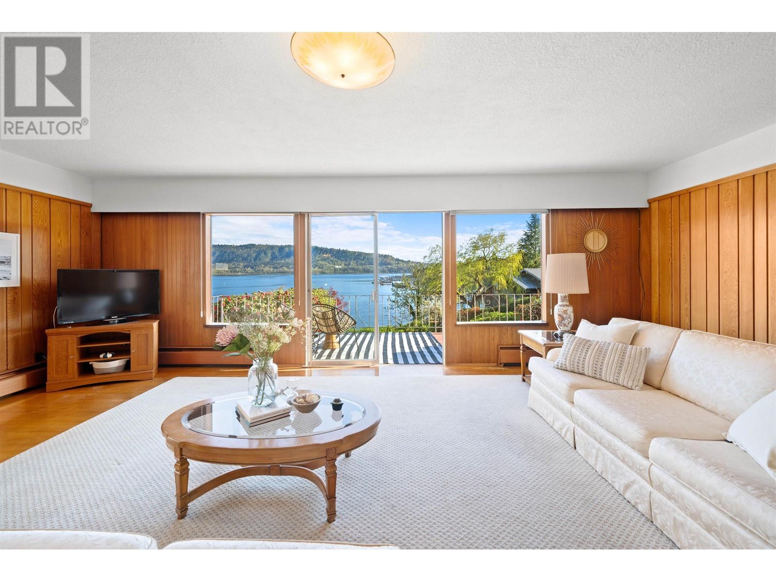 4489 Stonehaven Avenue, North Vancouver, British Columbia  V7G 1E7 - Photo 6 - R2992518