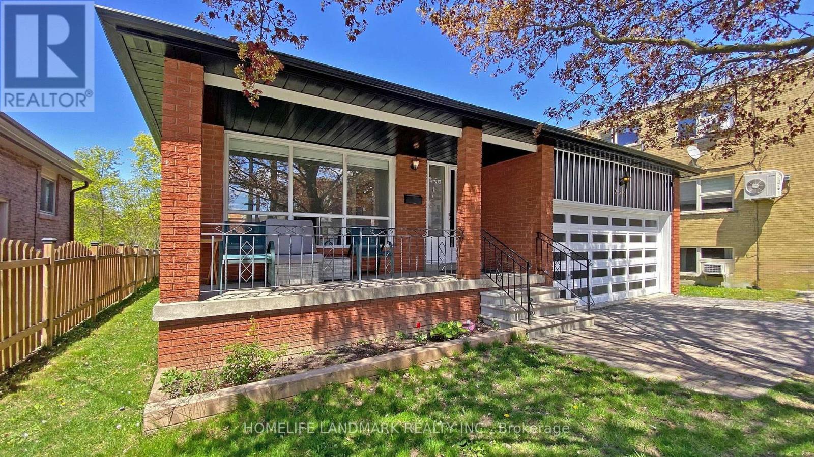 289 RICHMOND STREET, Richmond Hill, Ontario