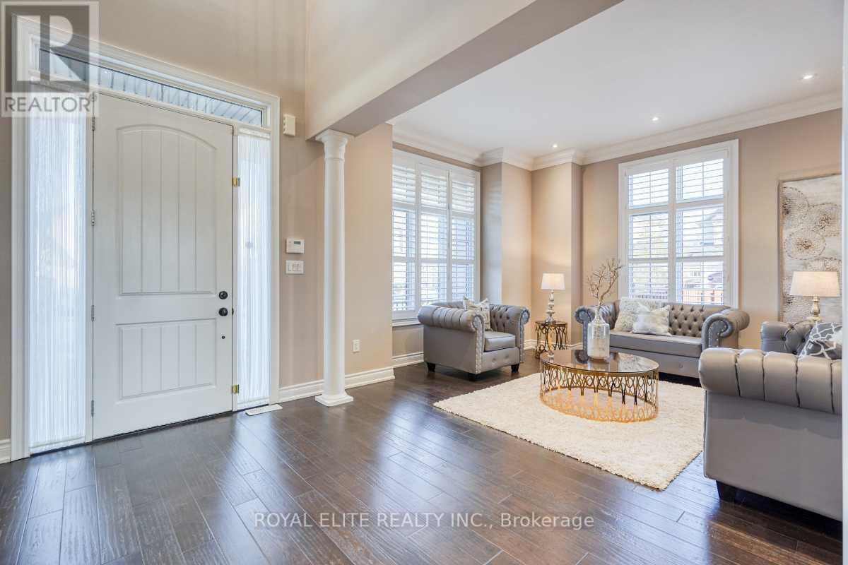 16 Berkshire Crescent, Markham, Ontario  L6C 0P5 - Photo 3 - N12139951