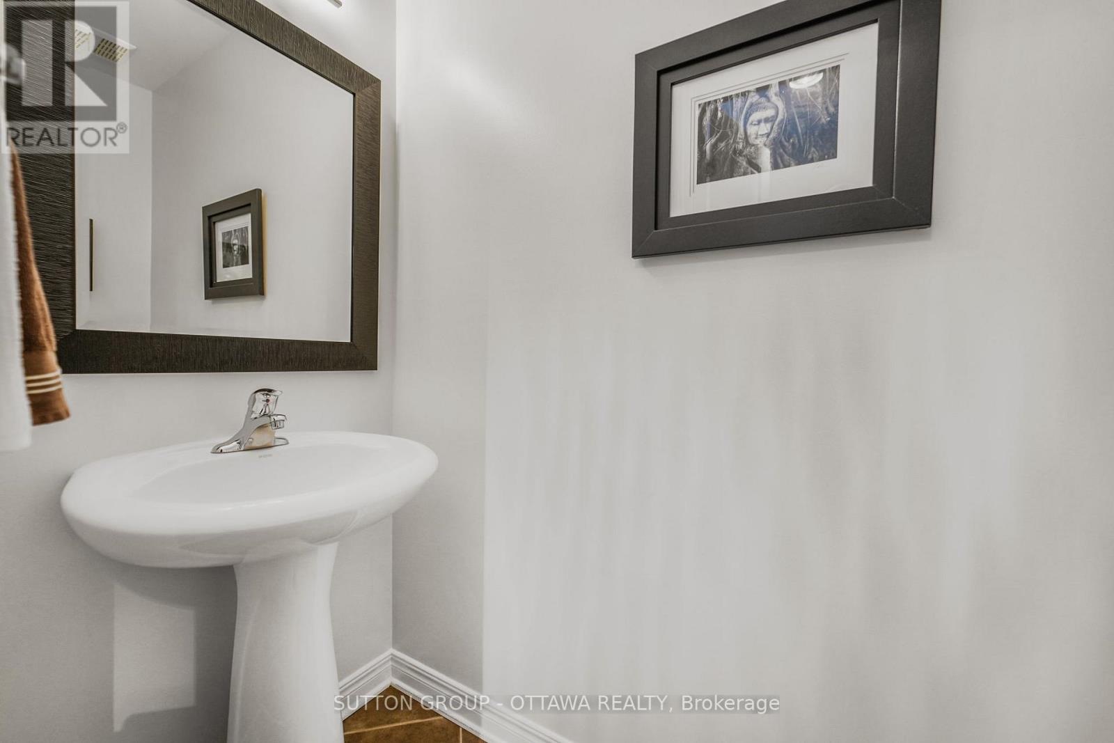 Property at 230 WEST VILLAGE PRIVATE image 5