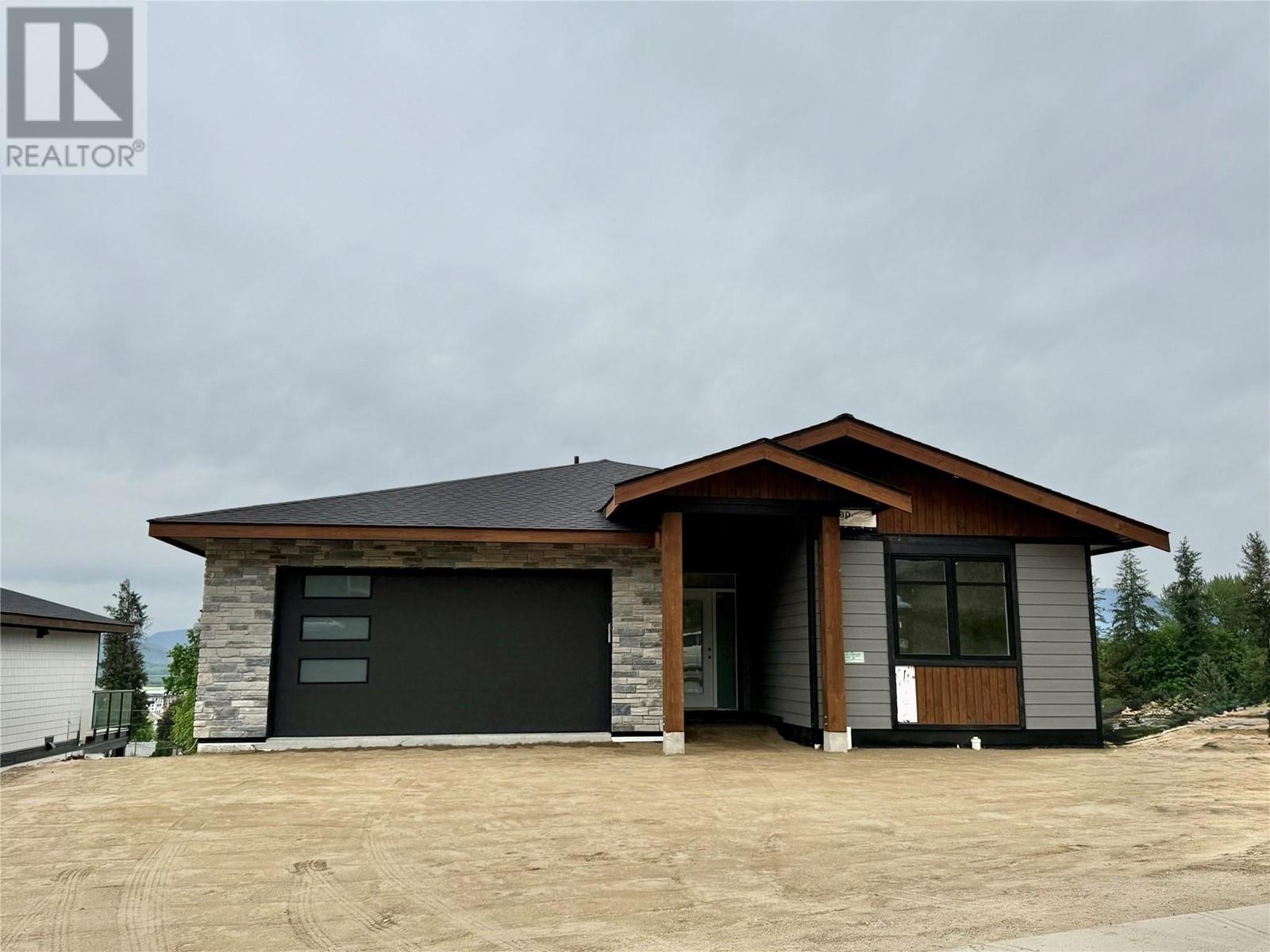 Property at 951 25 Avenue SW image 1