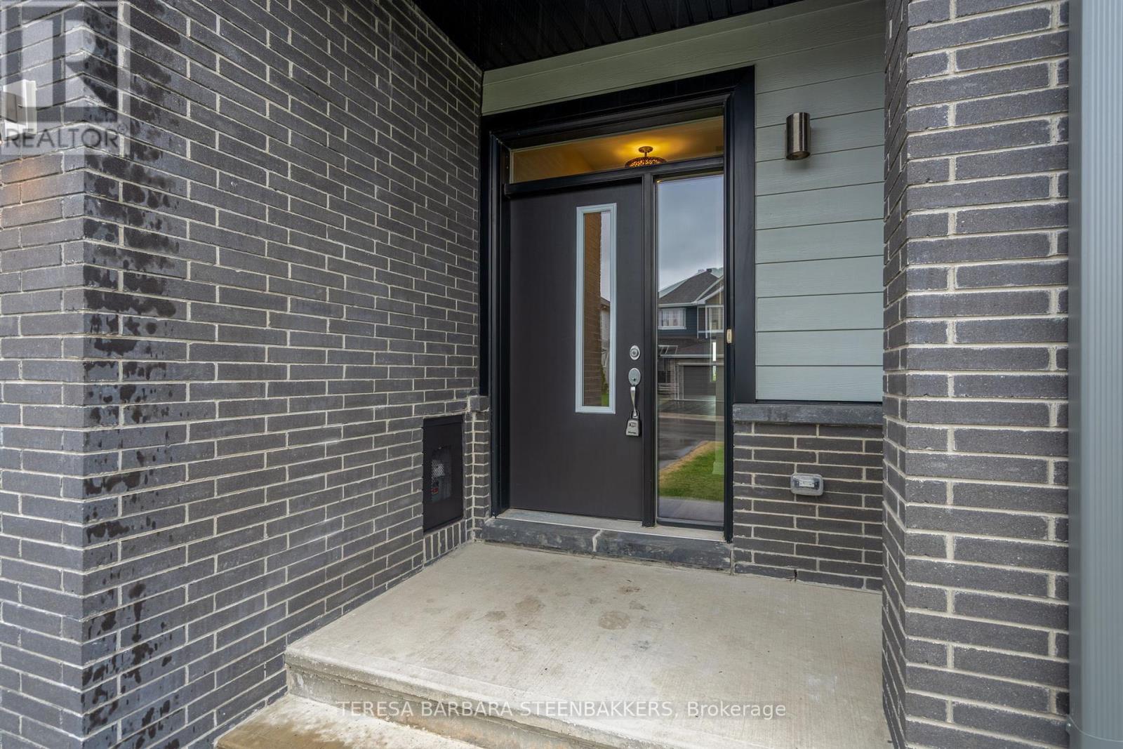 174 Tapadero Avenue W, Ottawa, Ontario  K2V 0N9 - Photo 6 - X12139958