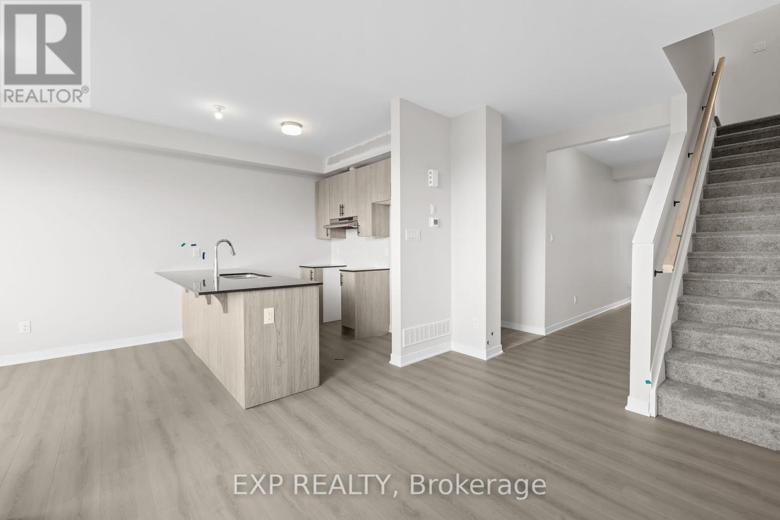 817 Andesite Terrace, Ottawa, Ontario  K2J 7H4 - Photo 5 - X12139960