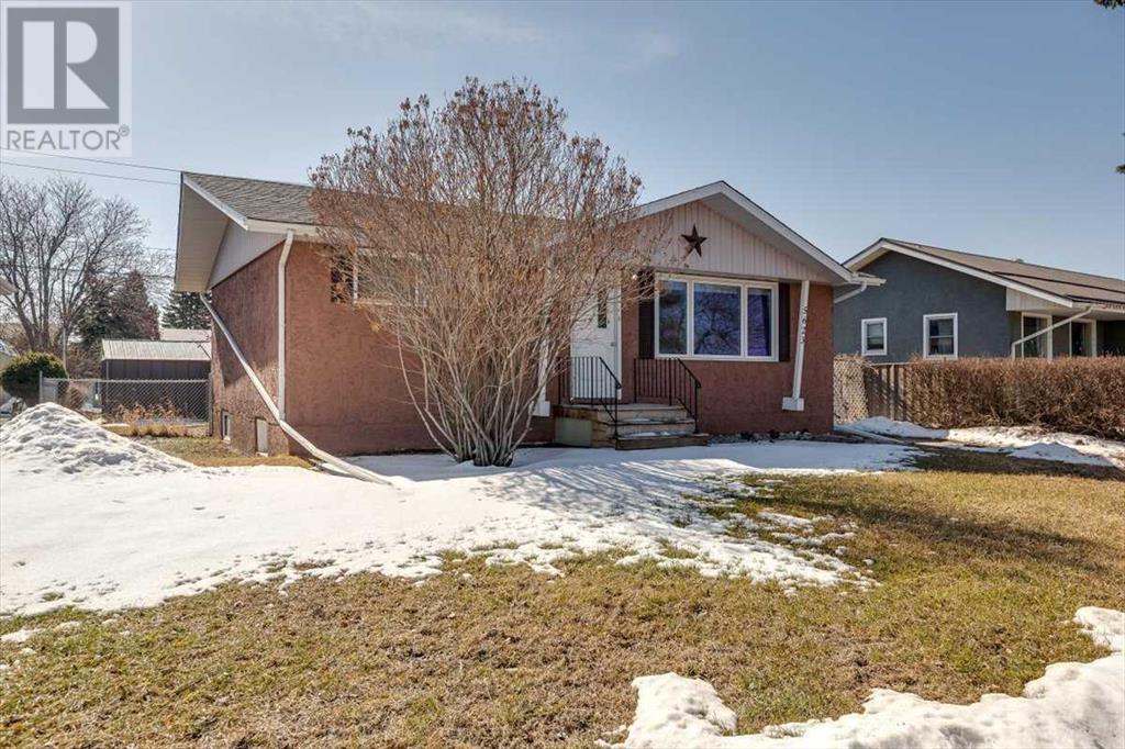 5623 48 Avenuecrescent, Ponoka, Alberta  T4J 1K2 - Photo 2 - A2210693