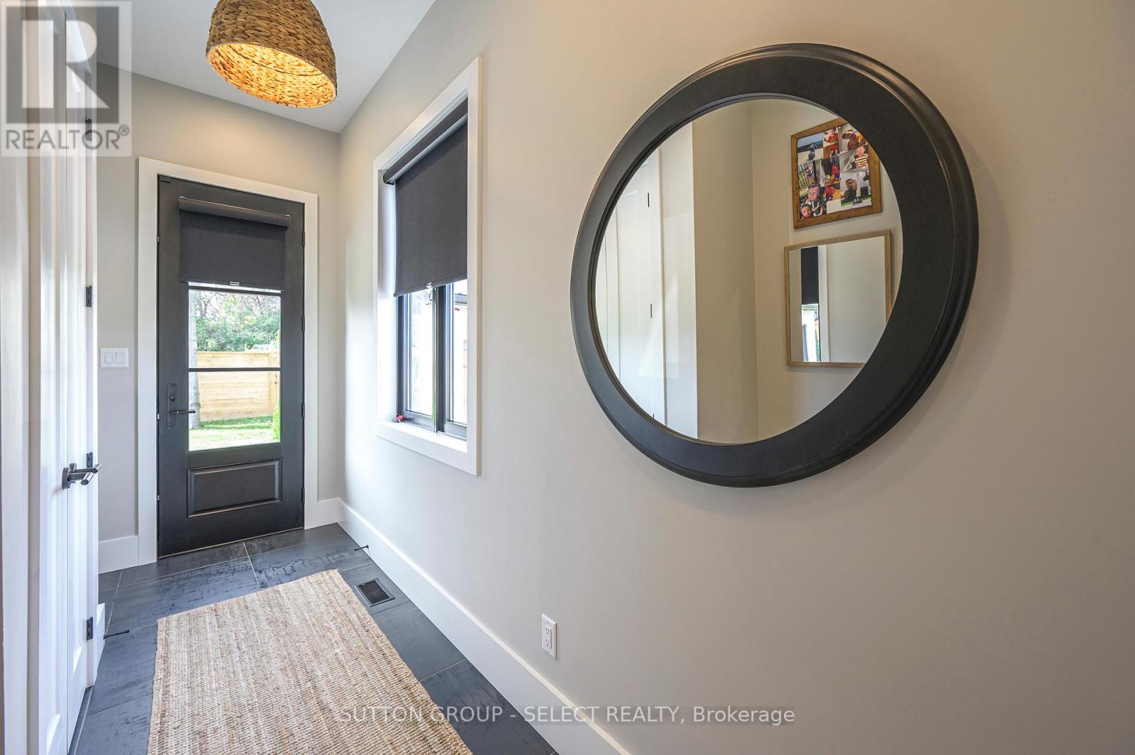 185 Commissioners Road E, London South, Ontario  N6C 2S9 - Photo 24 - X12139974