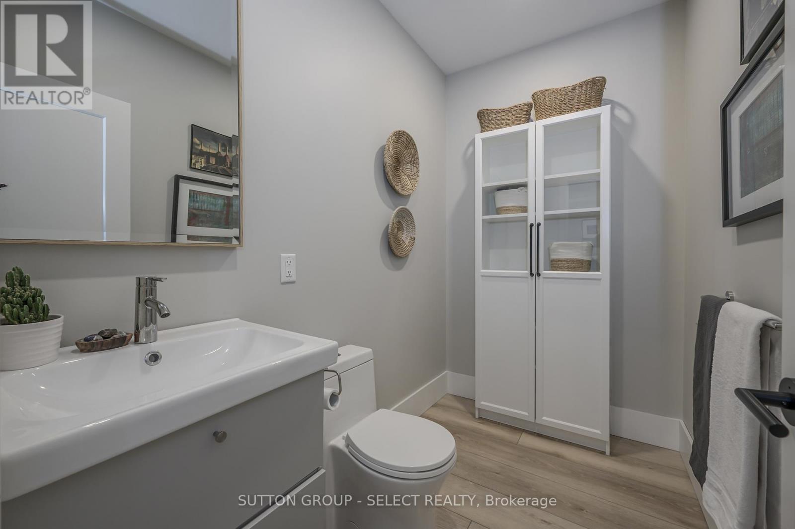185 Commissioners Road E, London South, Ontario  N6C 2S9 - Photo 31 - X12139974