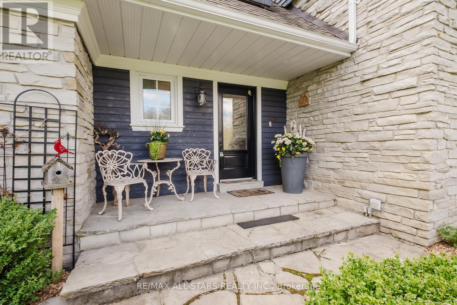 12 Oakview Place, Uxbridge, Ontario  L9P 1R4 - Photo 4 - N12139972