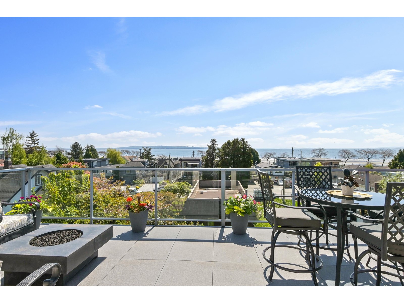 14738 Mcdonald Avenue, White Rock, British Columbia  V4B 2C8 - Photo 2 - R2997589