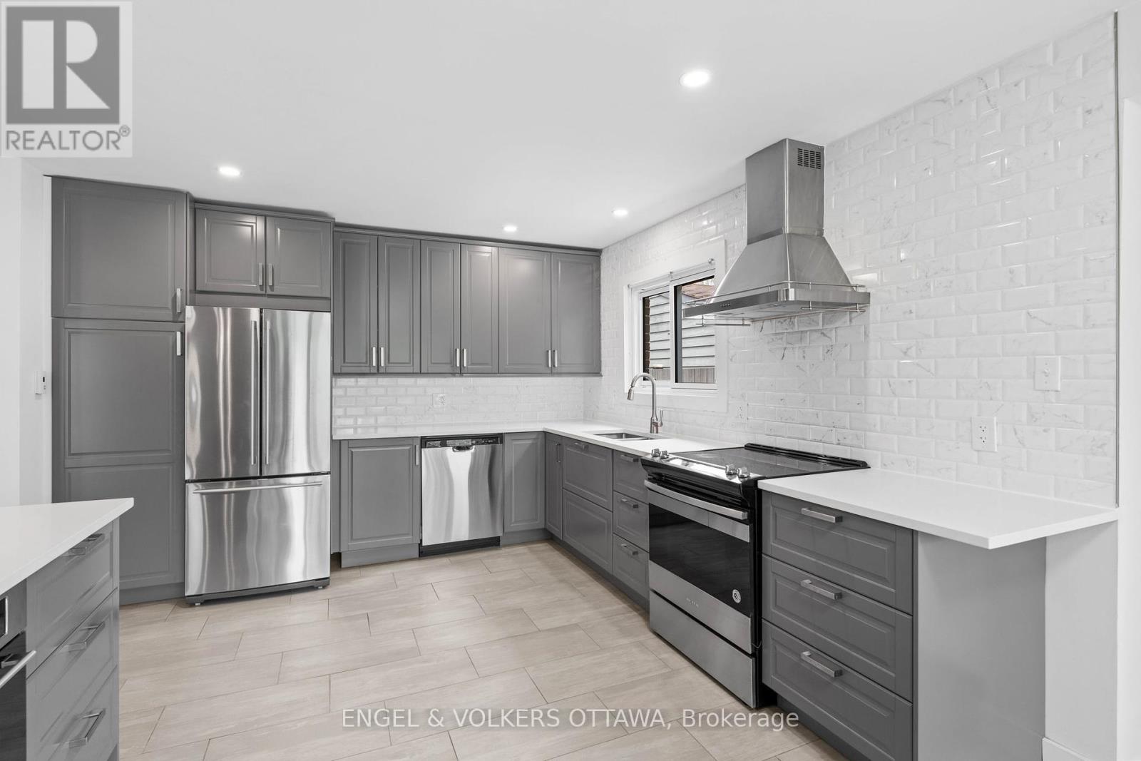 70 Varley Drive, Ottawa, Ontario  K2K 1H2 - Photo 11 - X12139985